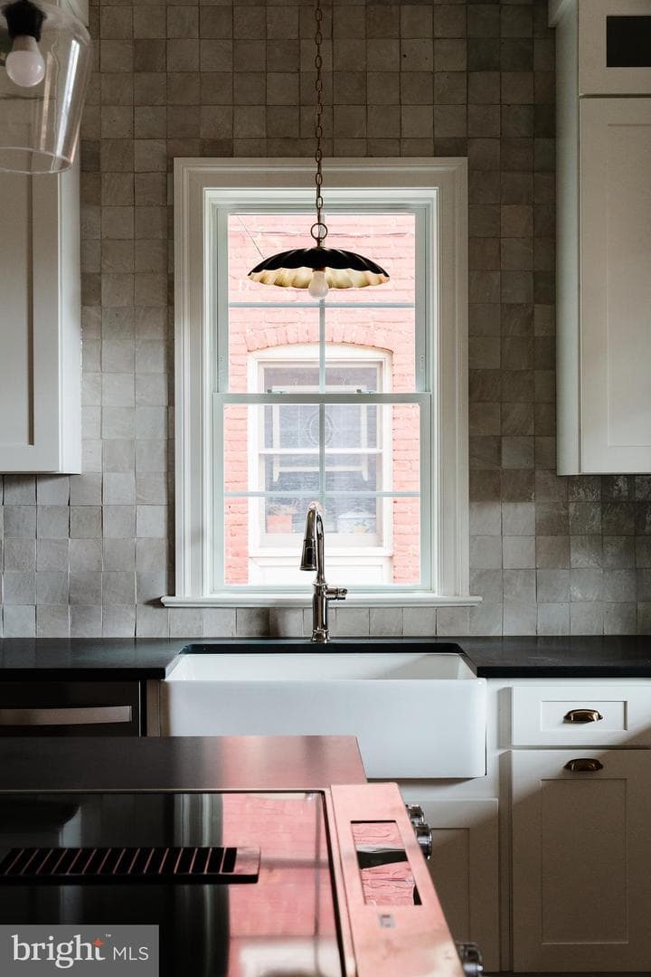 522 W James Street photo 18
