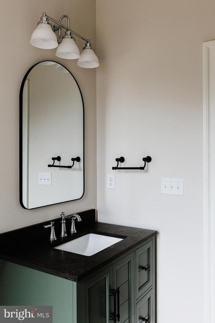 522 W James Street photo 28