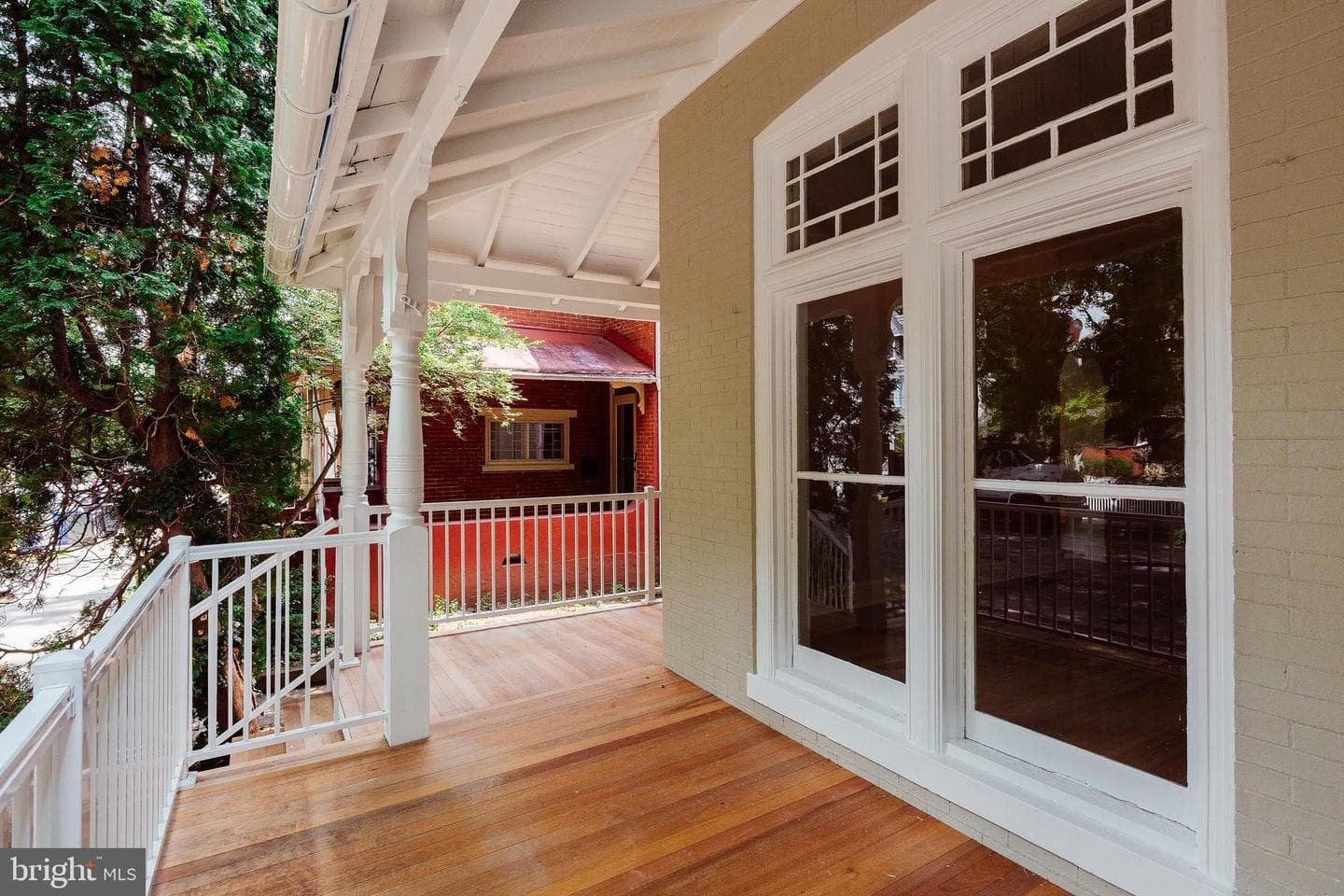 522 W James Street photo 3