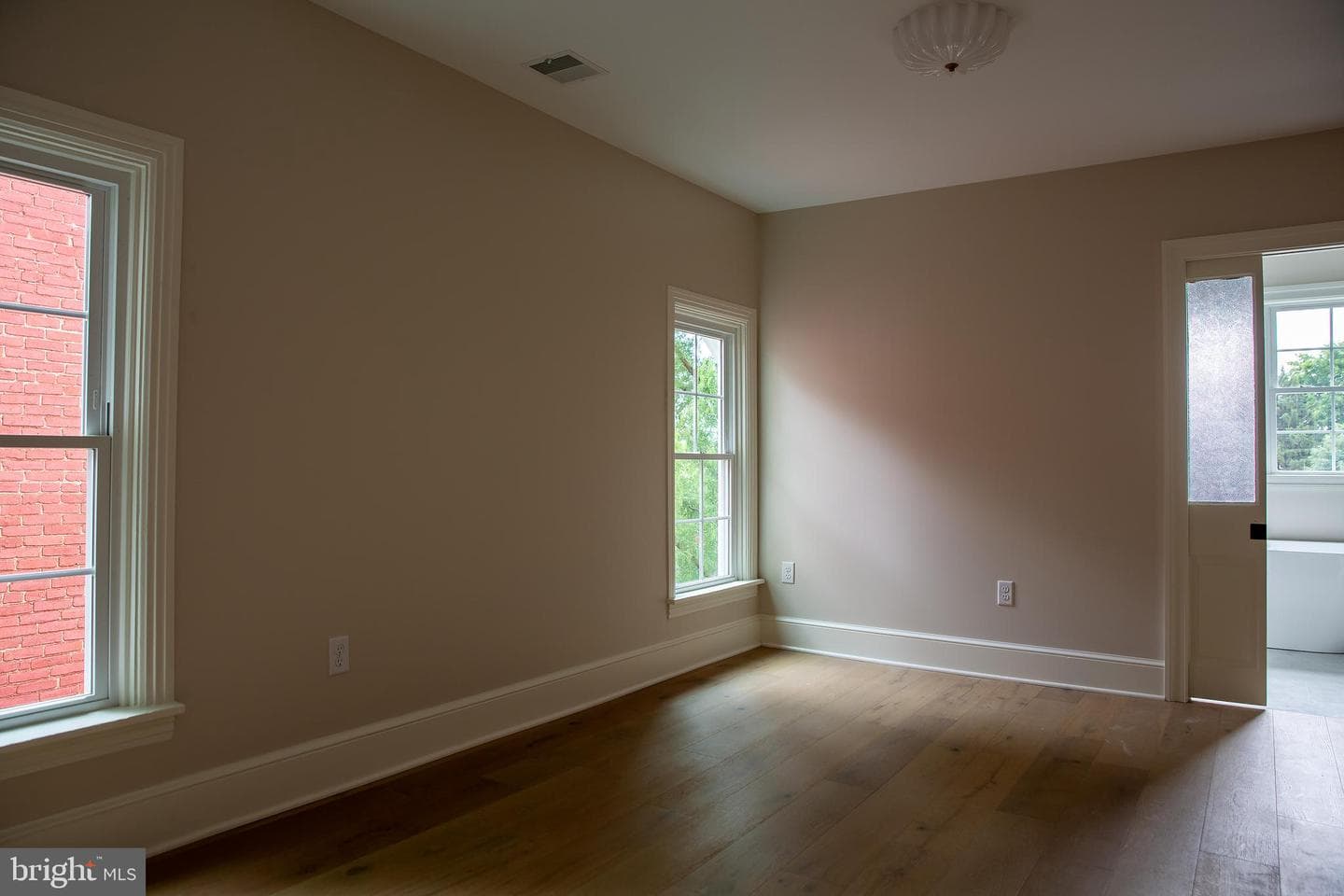 522 W James Street photo 30