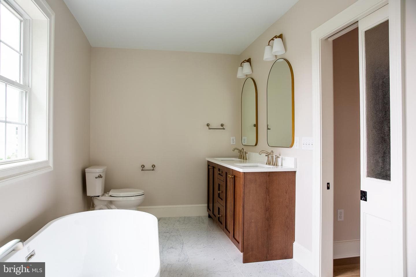 522 W James Street photo 31