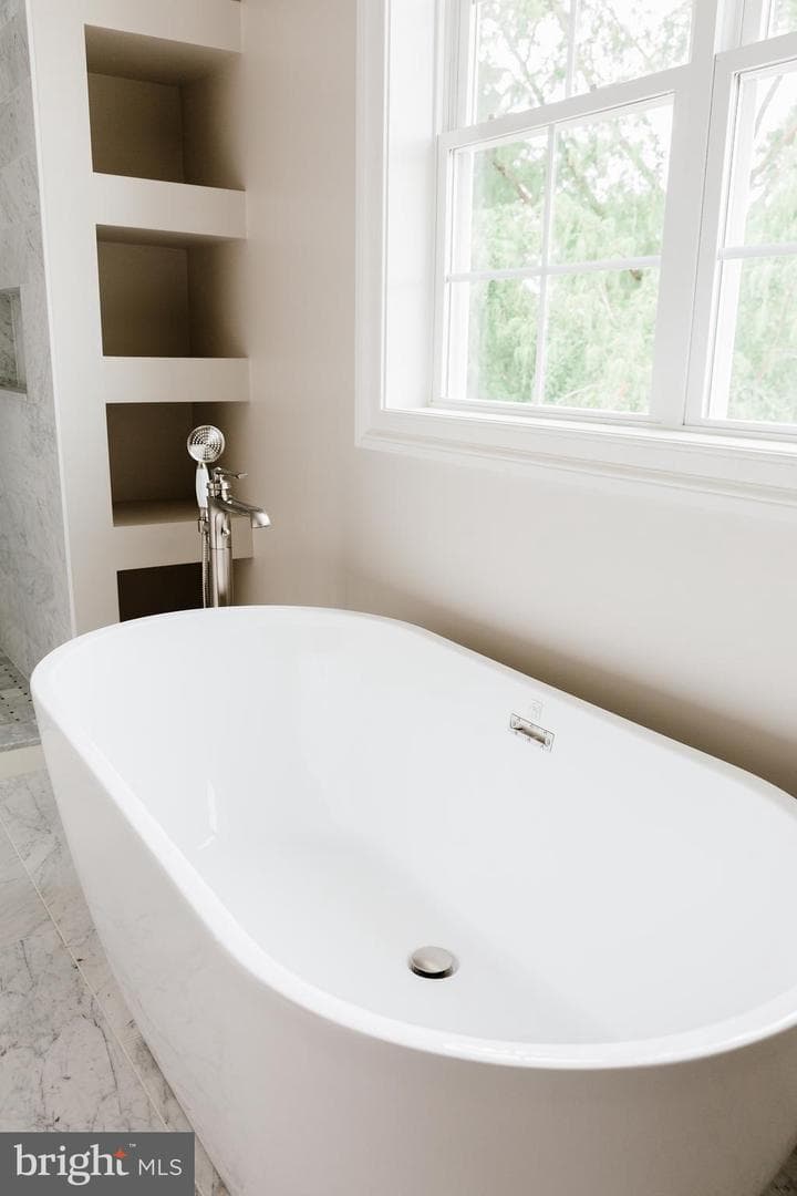 522 W James Street photo 34