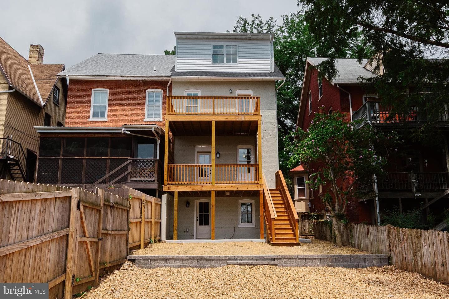 522 W James Street photo 43