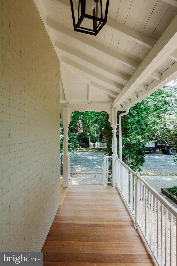 522 W James Street photo 5