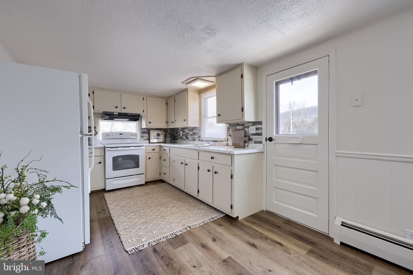351 E Fulton Street photo 13