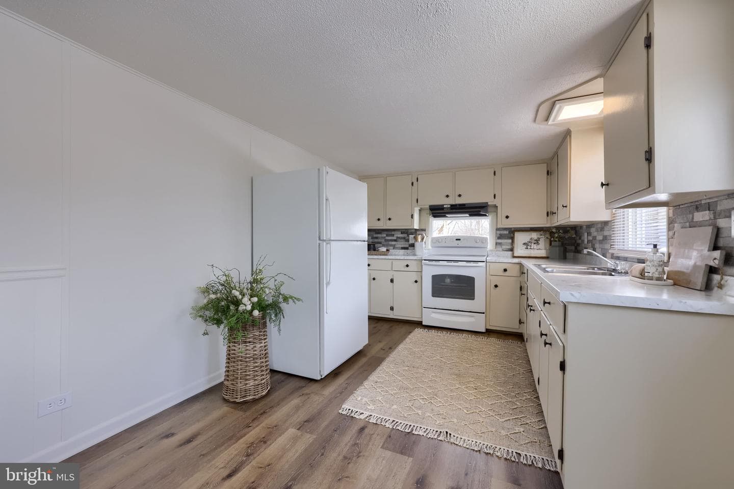 351 E Fulton Street photo 14