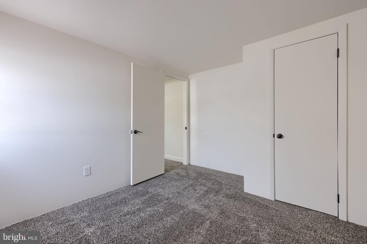 351 E Fulton Street photo 23