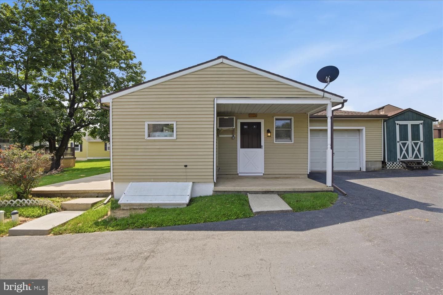 351 E Fulton Street photo 25