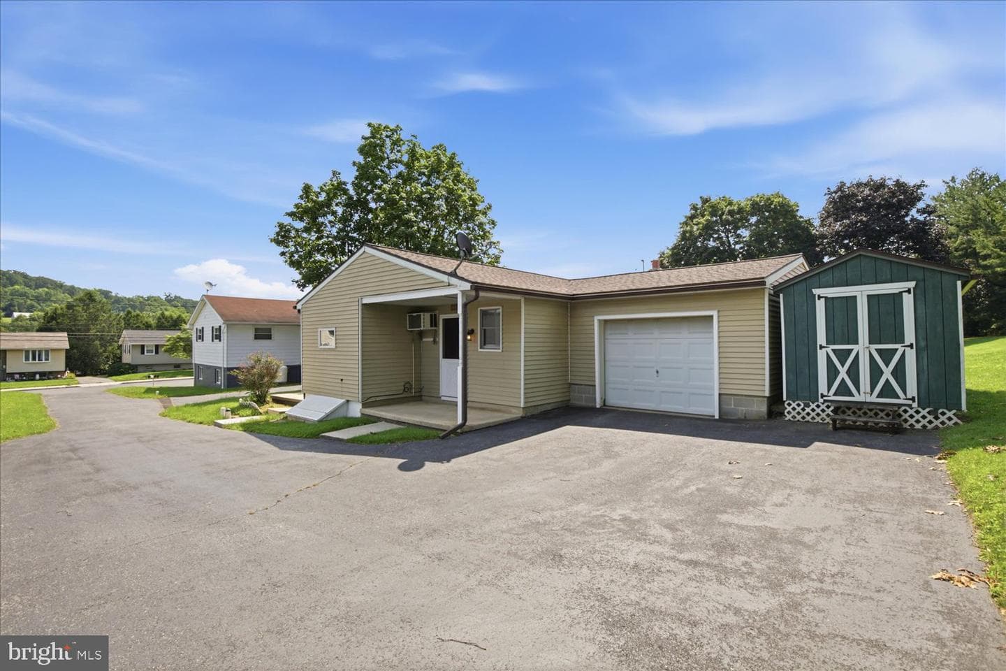 351 E Fulton Street photo 26