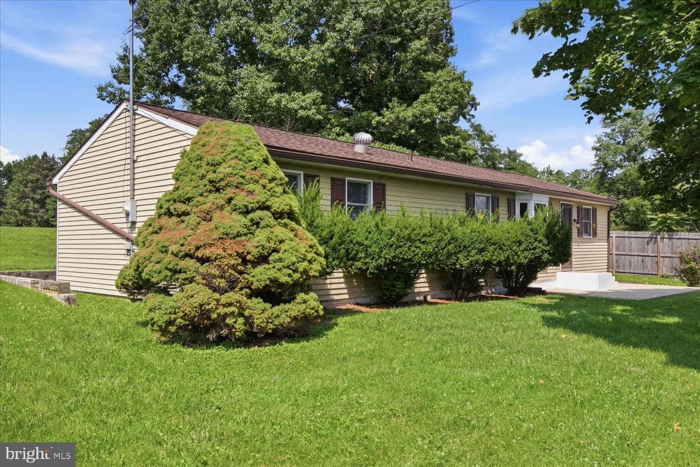 351 E Fulton Street photo 30