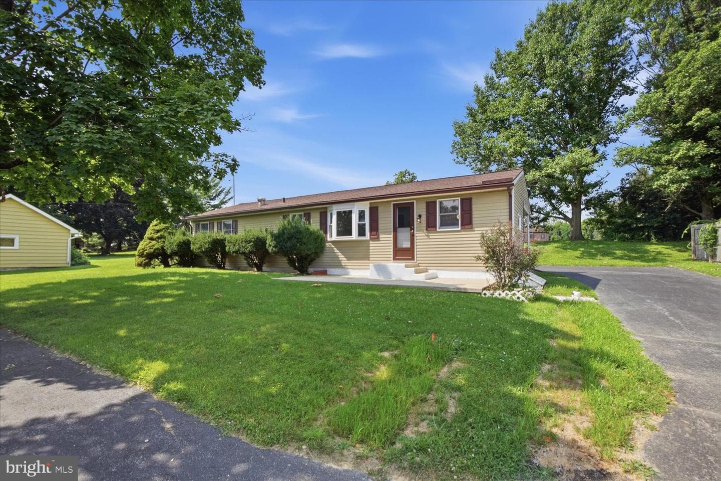 351 E Fulton Street photo 31