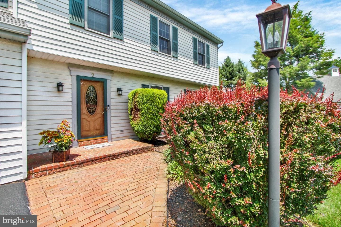 7 Kingston Court photo 3