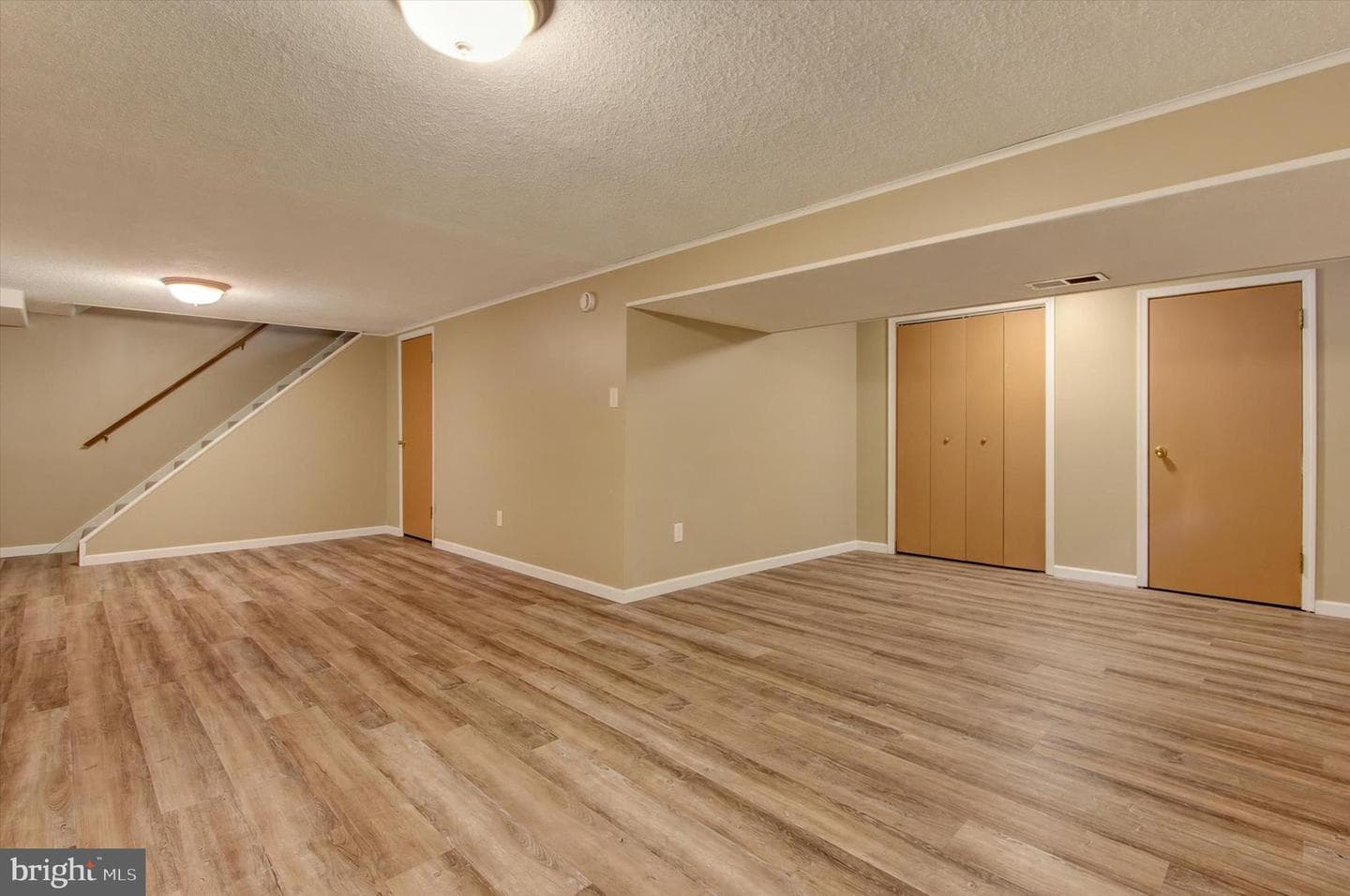 7 Kingston Court photo 33