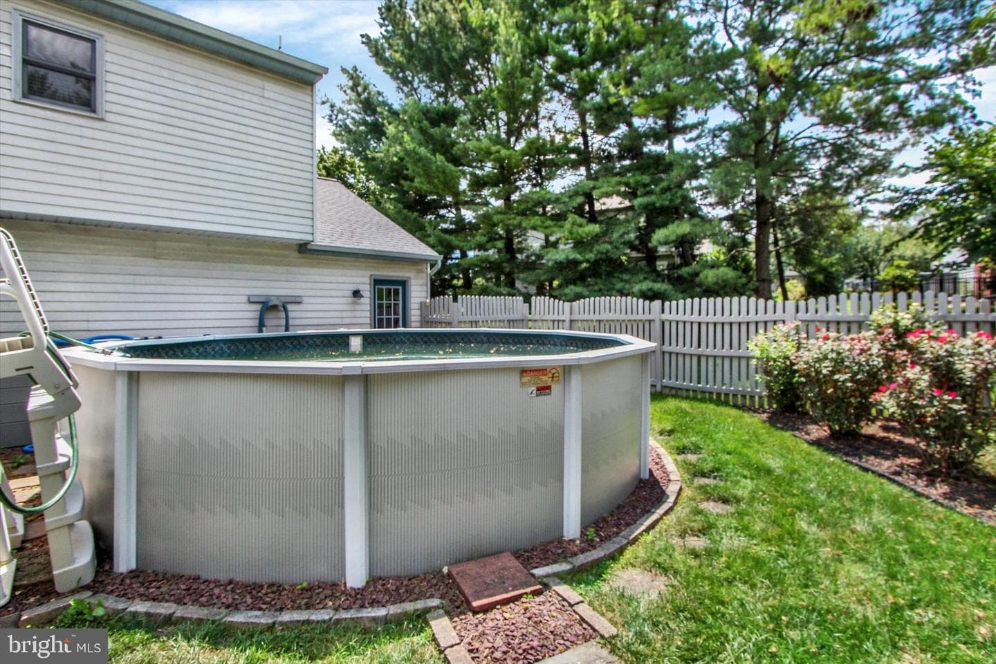 7 Kingston Court photo 37
