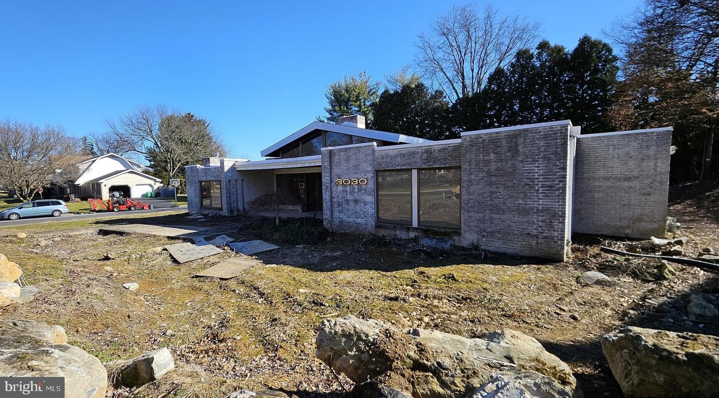 3030 W Livingston Street photo 4