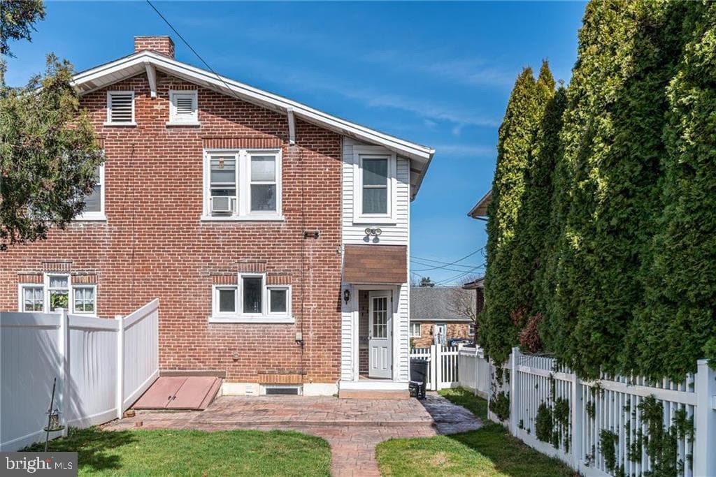 544 3rd Street N photo 10