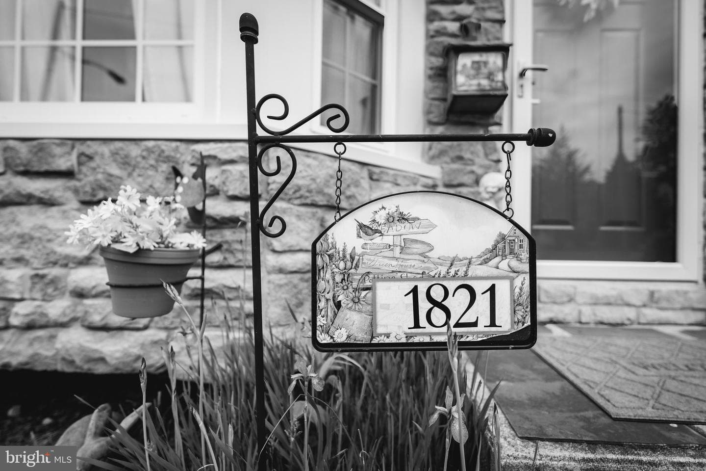 1821 W W Stanley Street photo 3