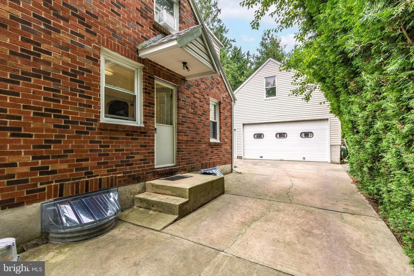 927 W State Street photo 29