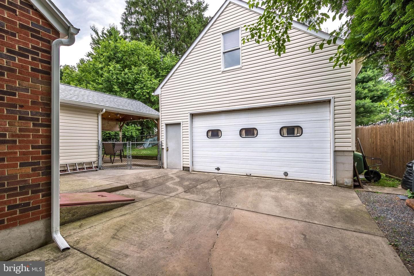 927 W State Street photo 30
