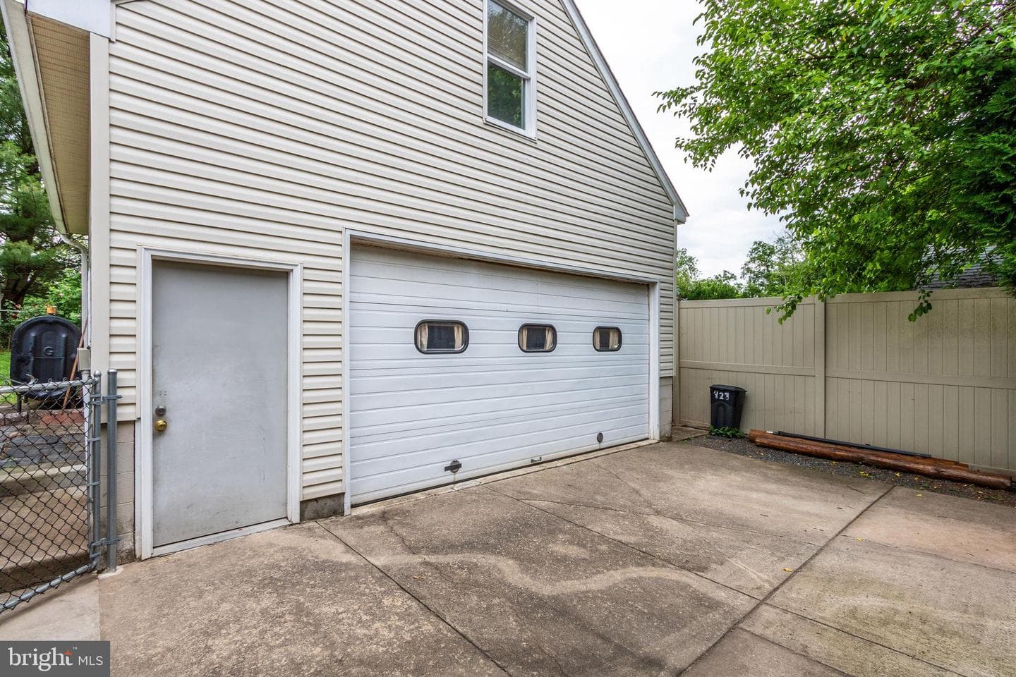 927 W State Street photo 31