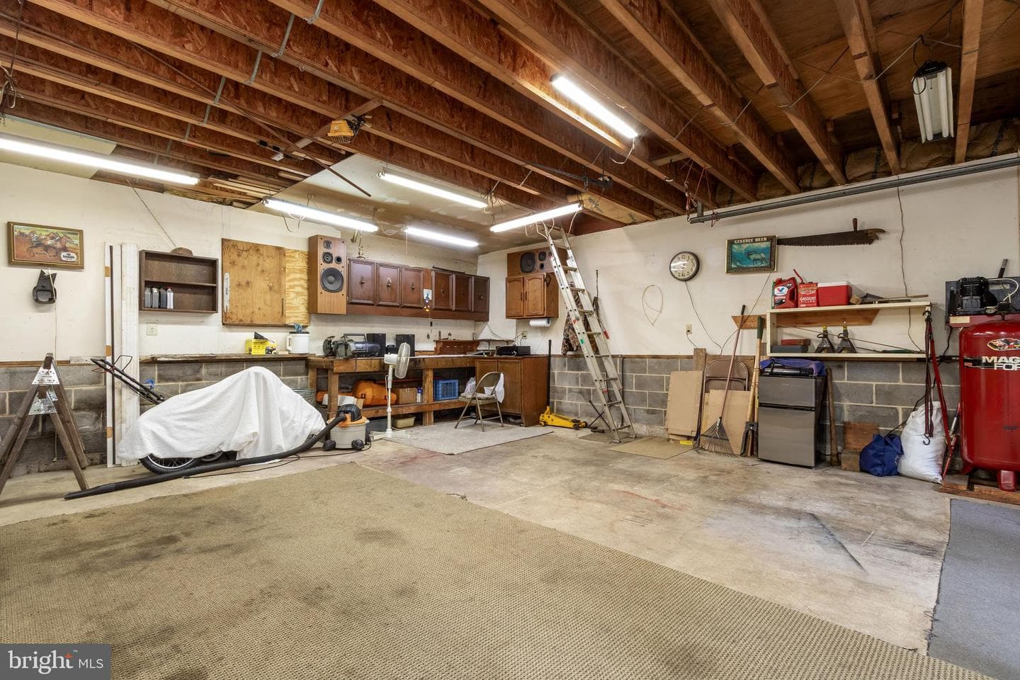 927 W State Street photo 32
