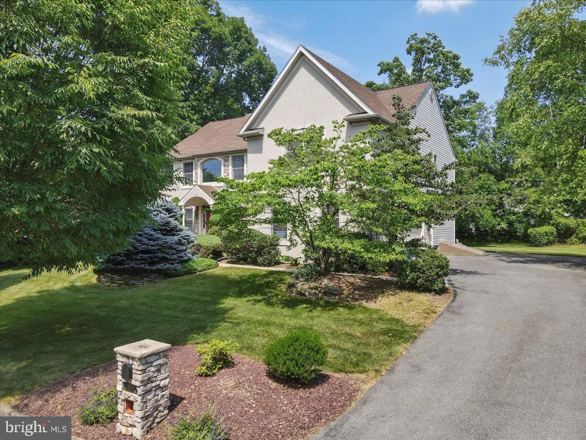 251 Sylvia Lane photo 2