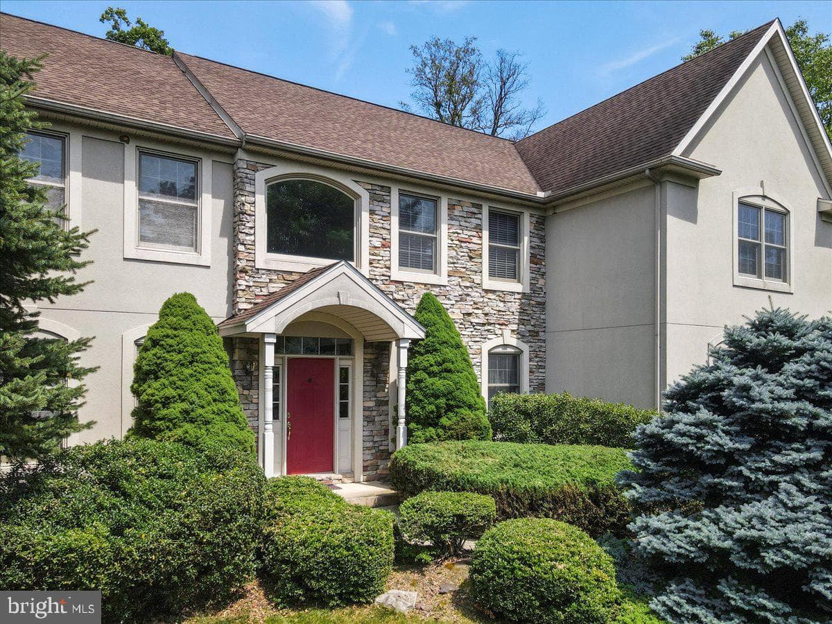 251 Sylvia Lane photo 3