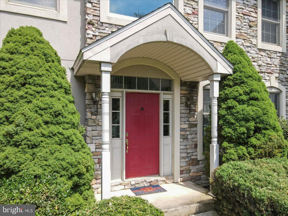 251 Sylvia Lane photo 4