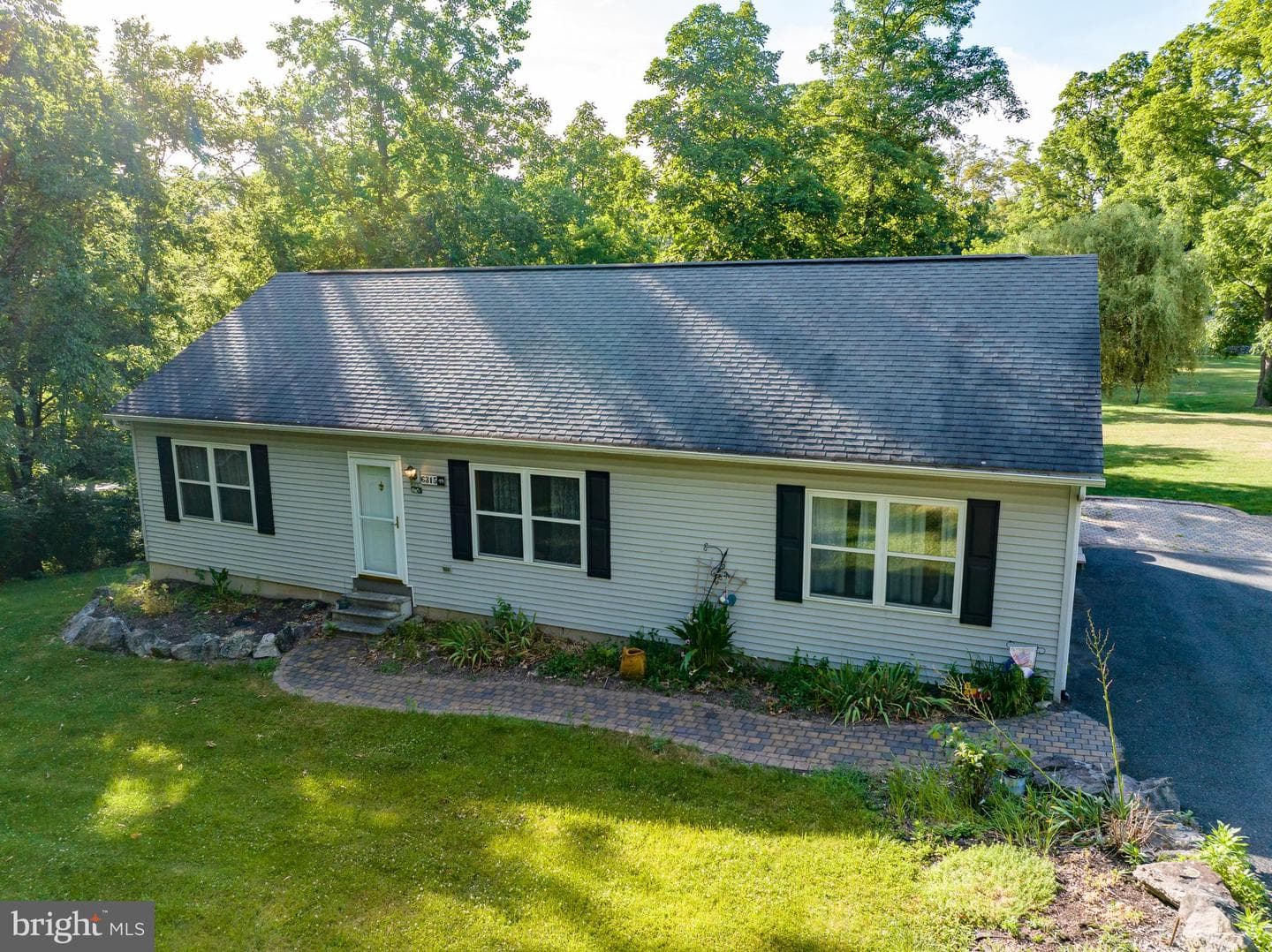 6315 Woodlawn Drive photo 2
