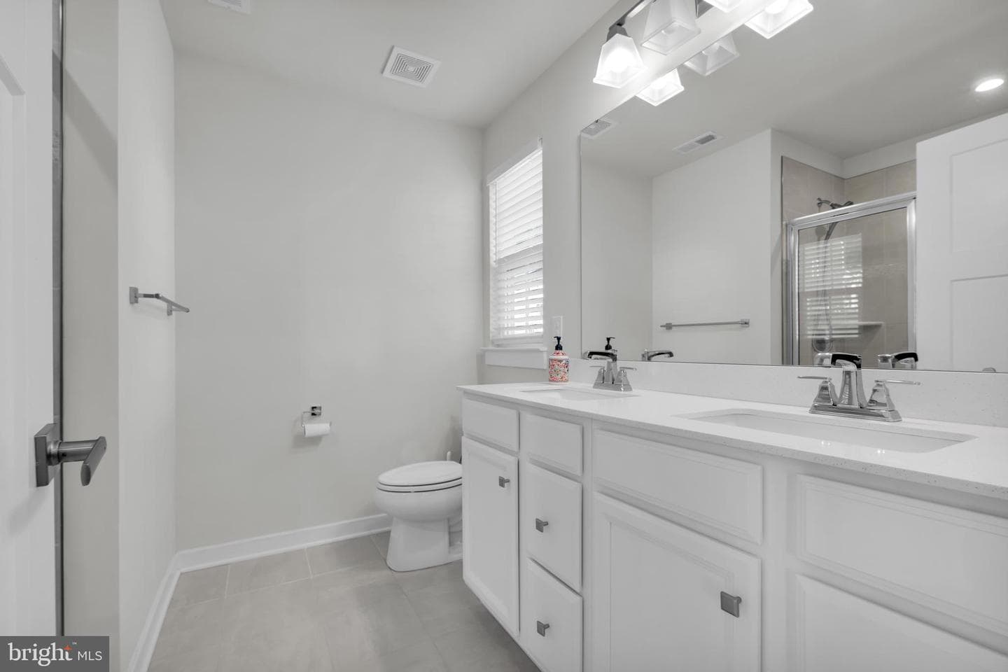 8216 Young Boulevard photo 28