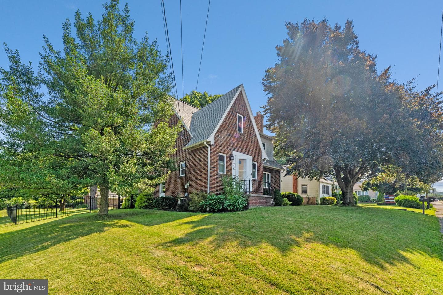 725 E Main Street photo 2