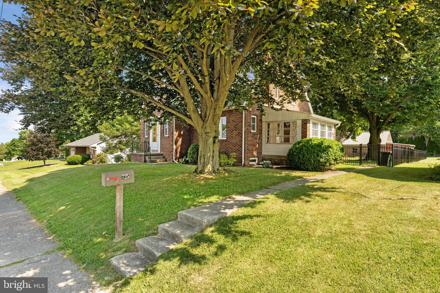 725 E Main Street photo 3