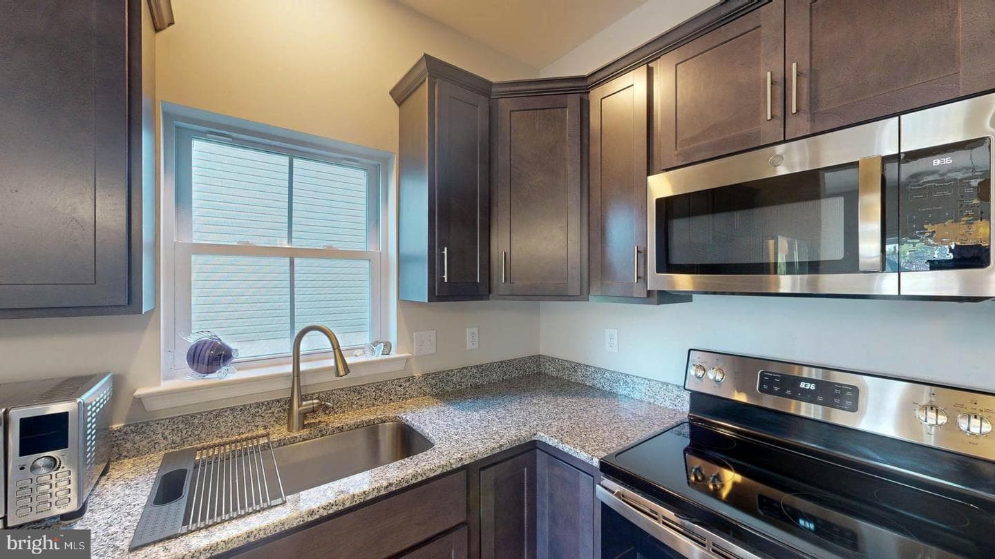 1408 Arch Street photo 11