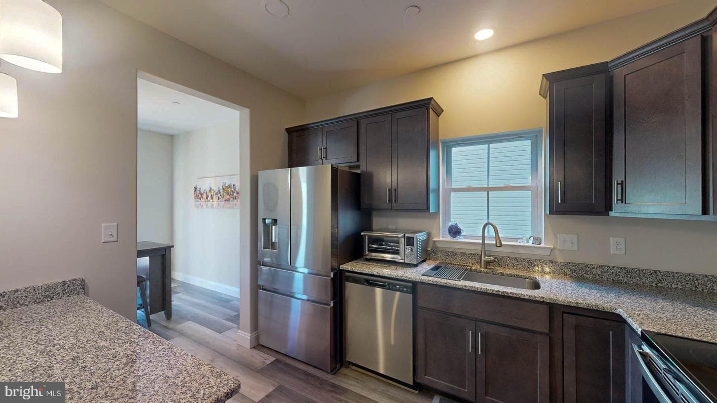1408 Arch Street photo 8