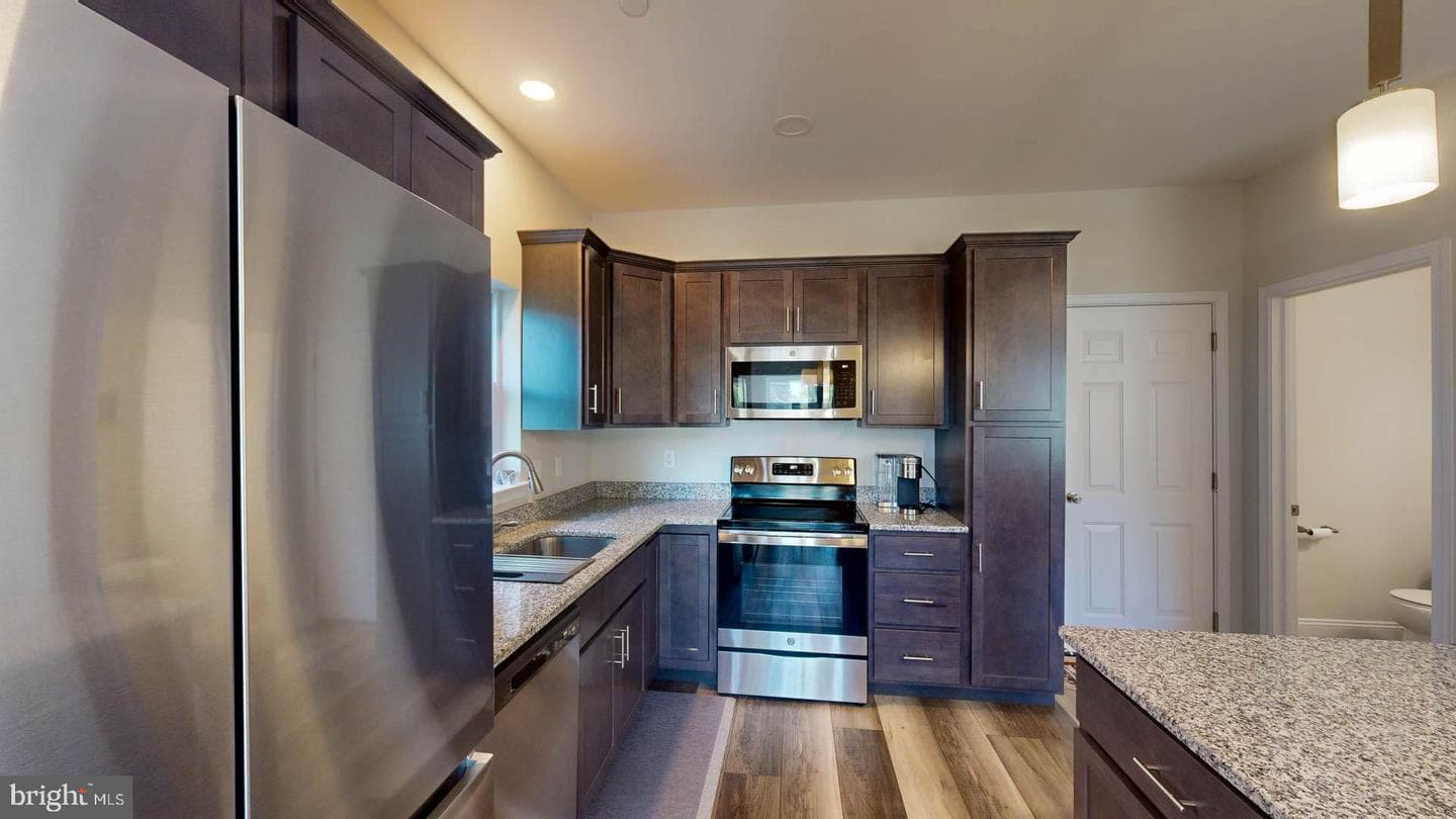 1408 Arch Street photo 9
