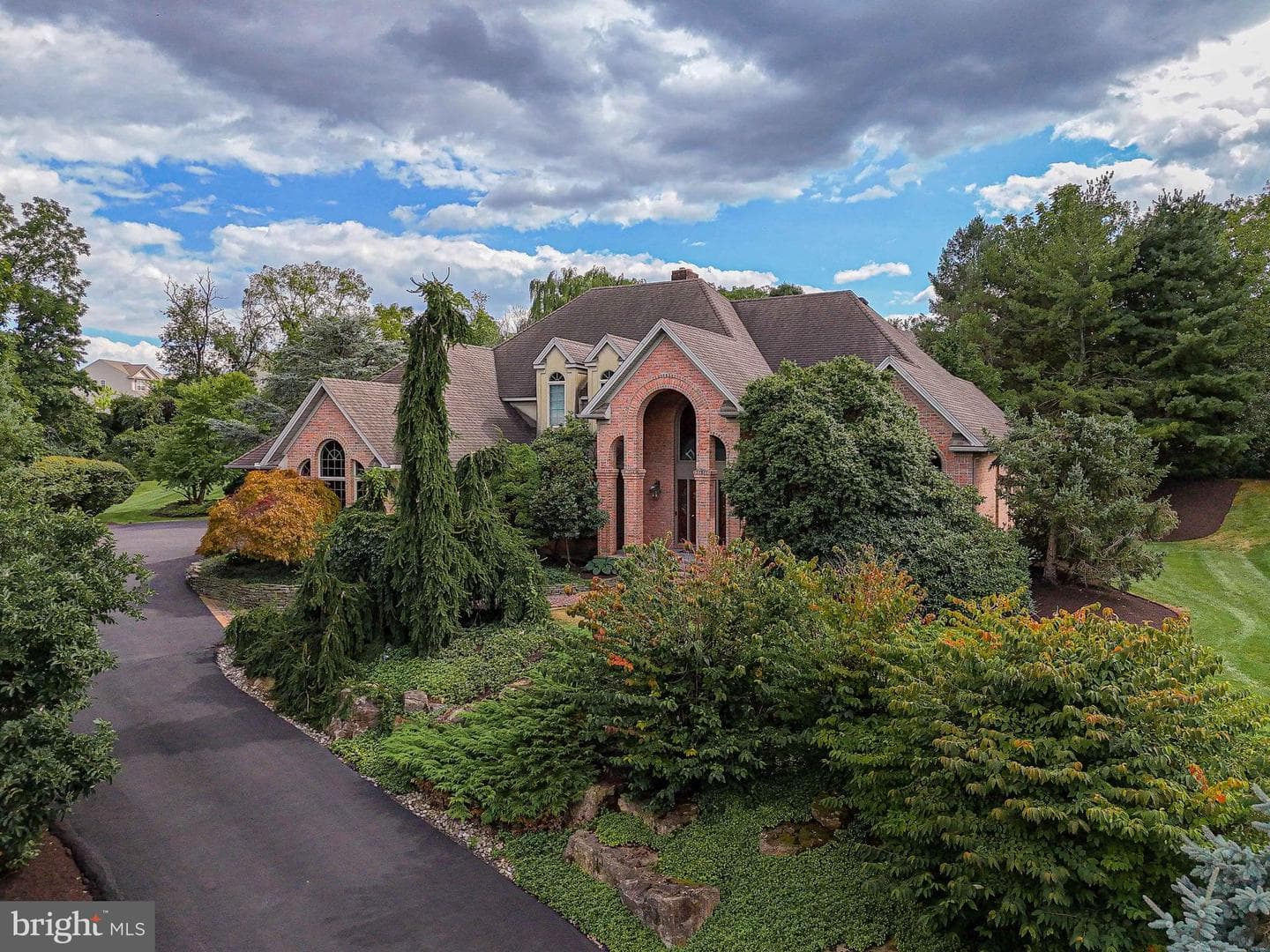 3190 Sheffield Drive photo 2