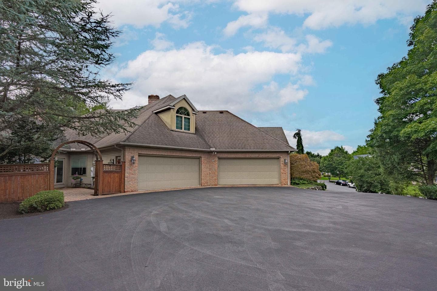 3190 Sheffield Drive photo 3
