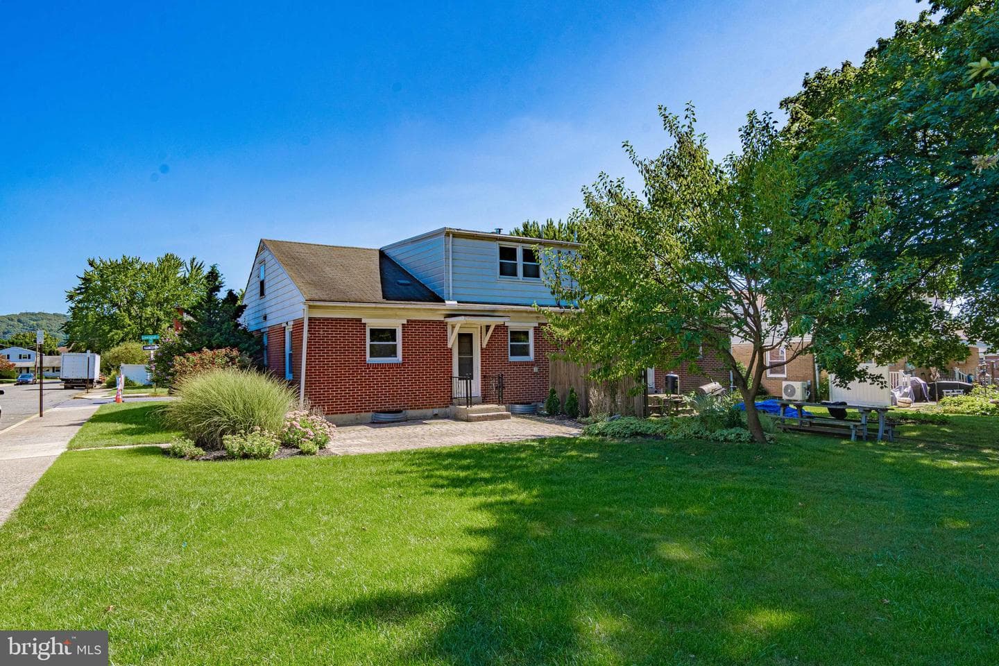 701 W Greenleaf Street photo 33
