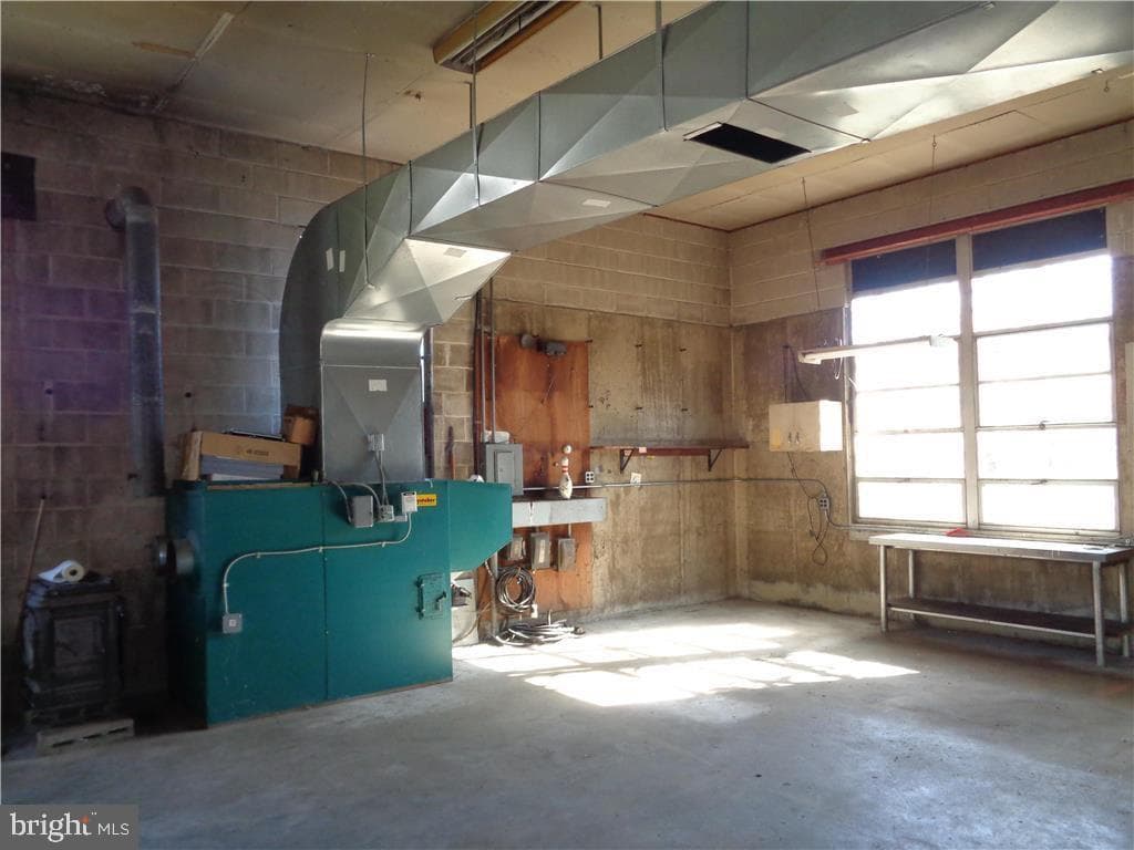 6975 Country Spring Road photo 23