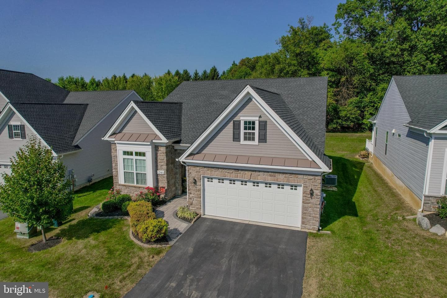 1740 Valley View Drive photo 2