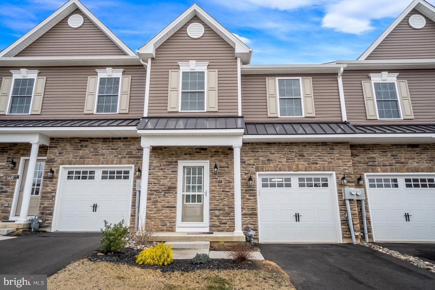 1423 Black Forest Drive photo 2