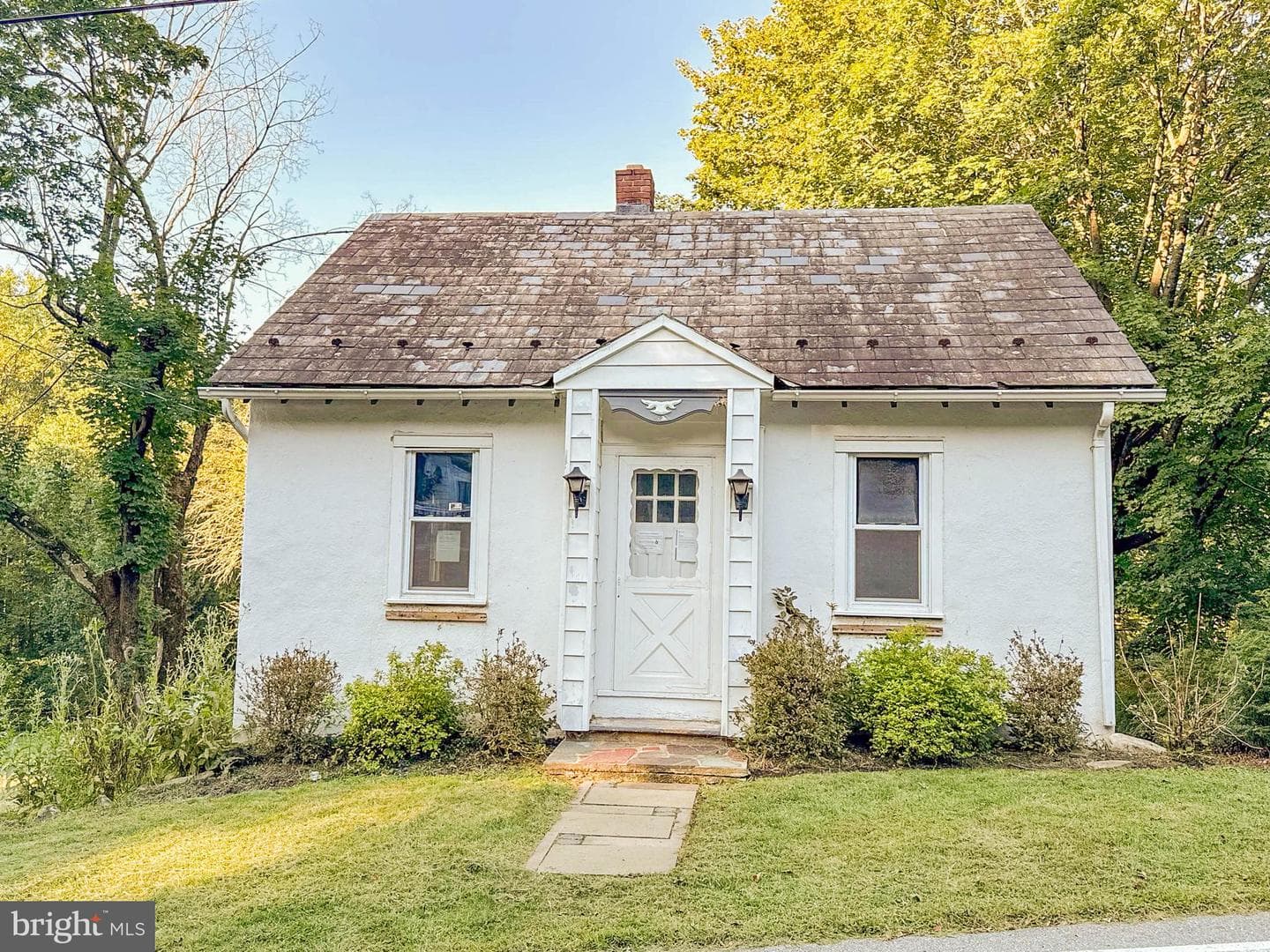 3112 Honeysuckle Road photo 1
