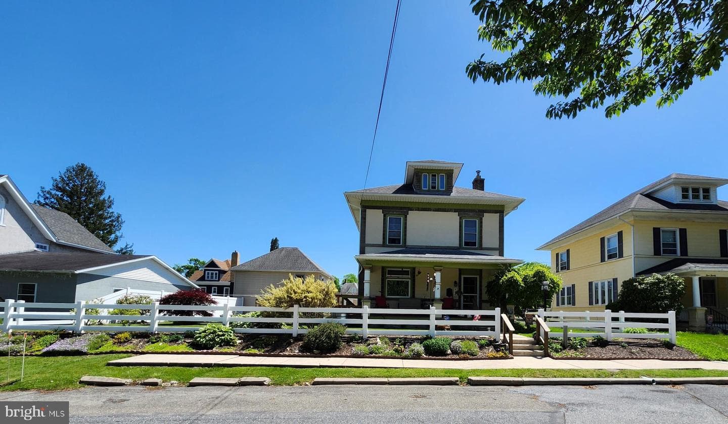 426 E Franklin Street photo 2