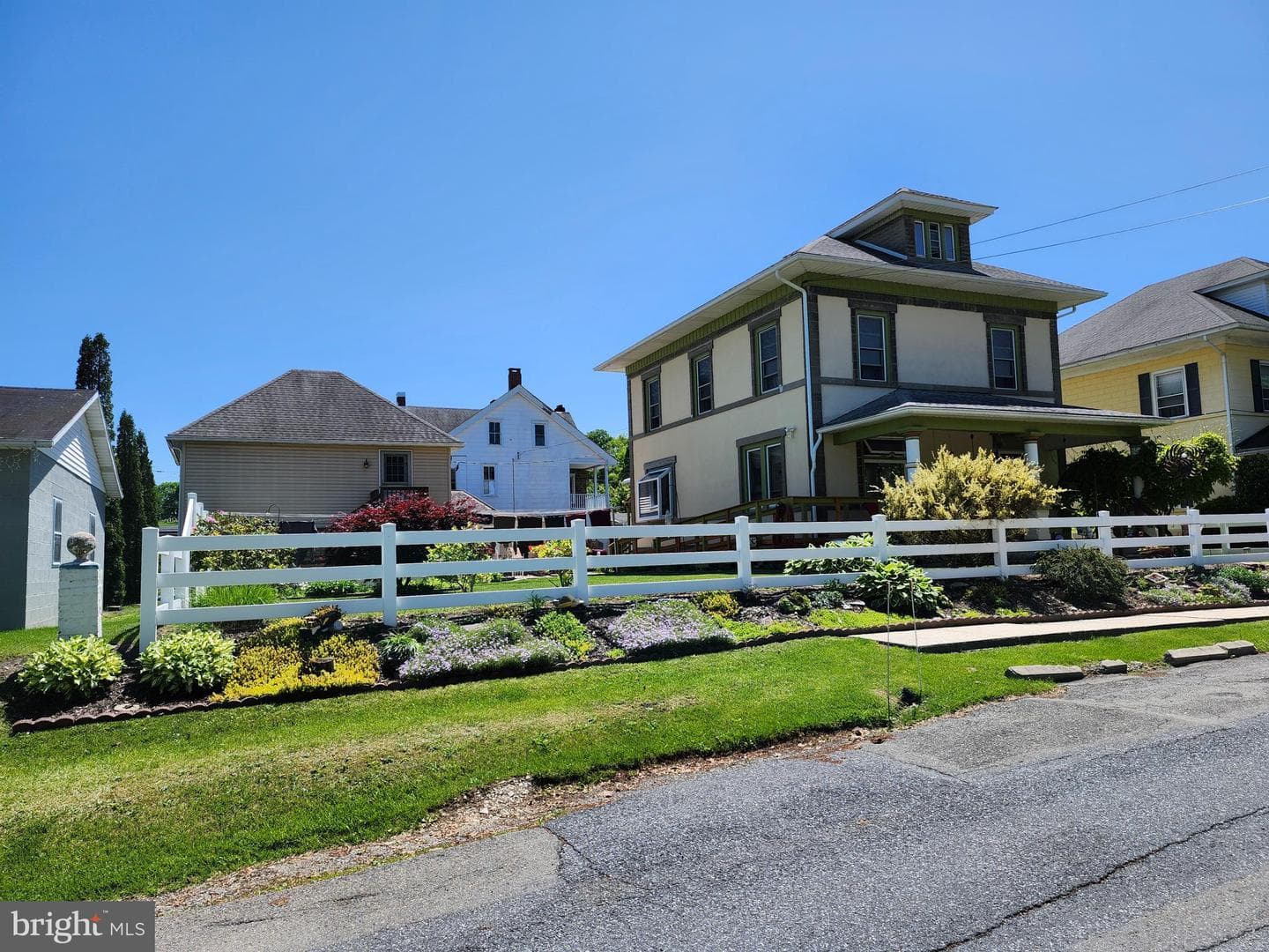 426 E Franklin Street photo 4