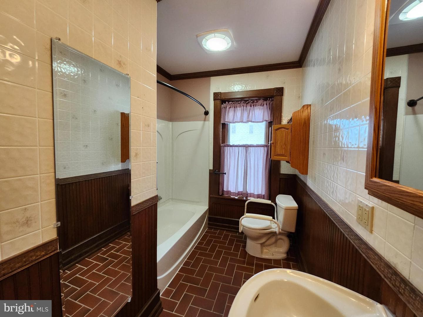 426 E Franklin Street photo 50