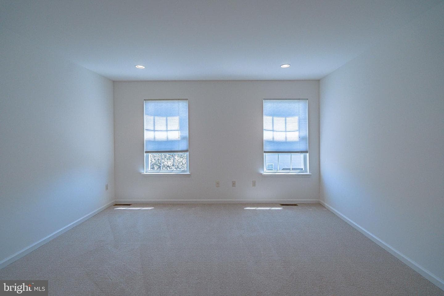 6039 Timberknoll Drive photo 12