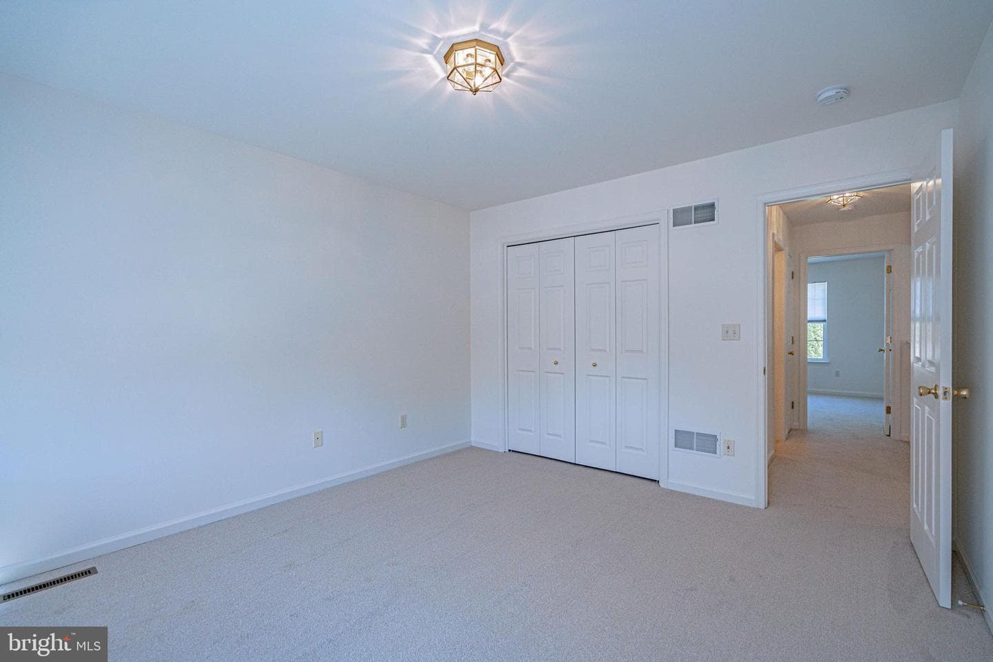 6039 Timberknoll Drive photo 13