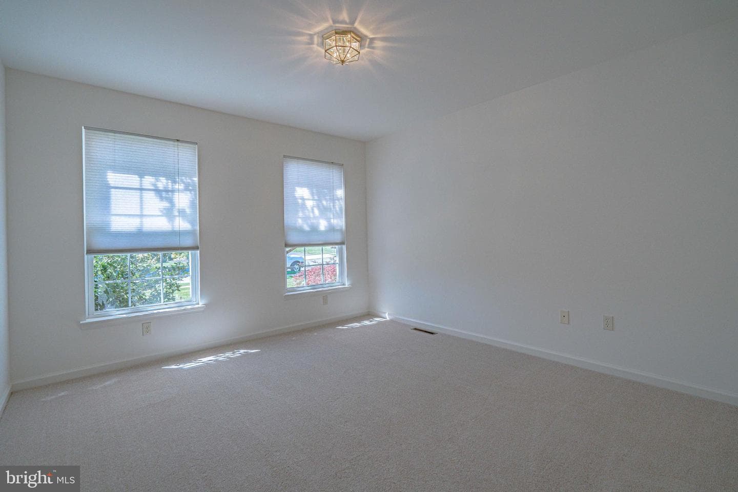 6039 Timberknoll Drive photo 16
