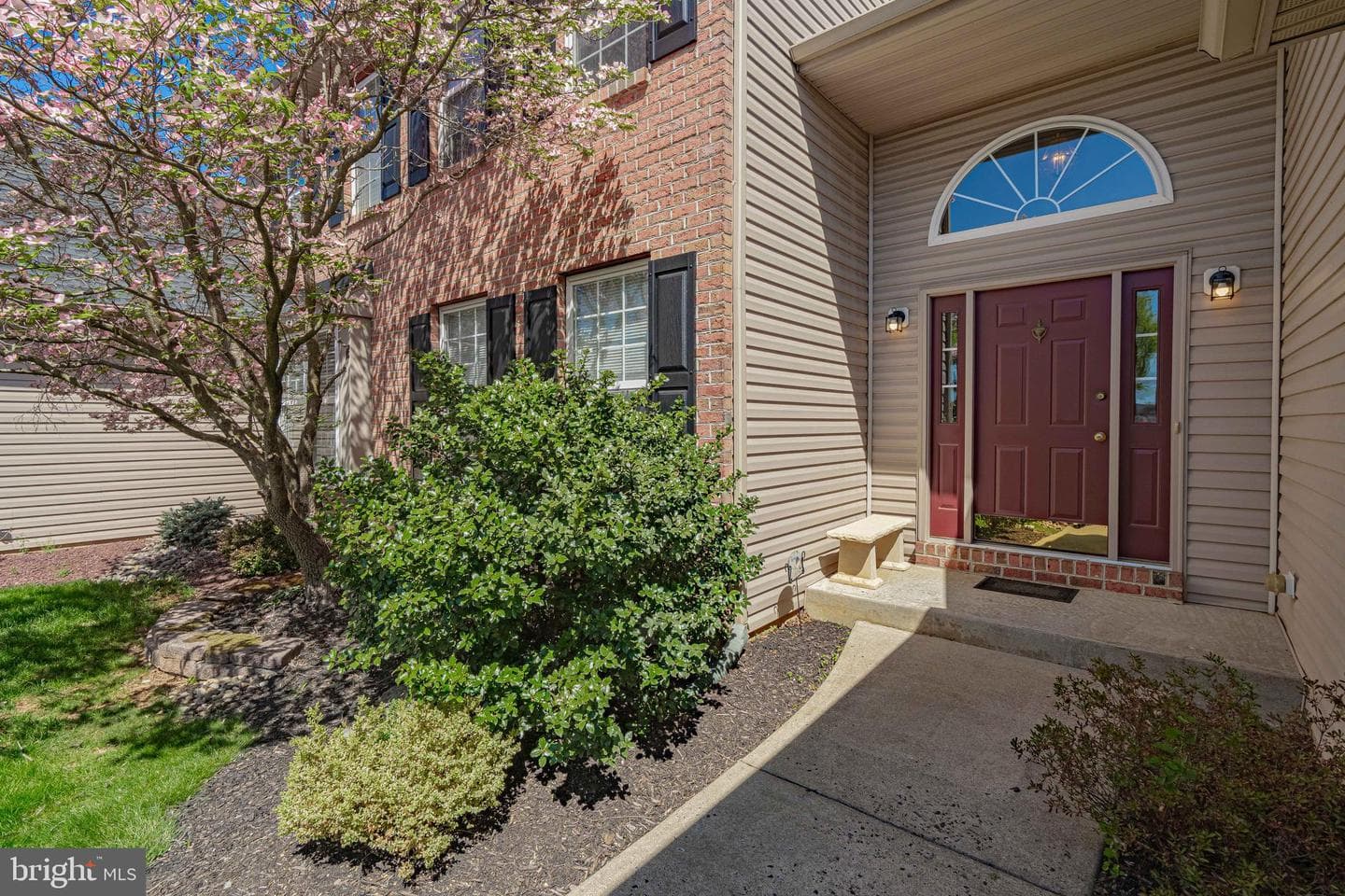 6039 Timberknoll Drive photo 2
