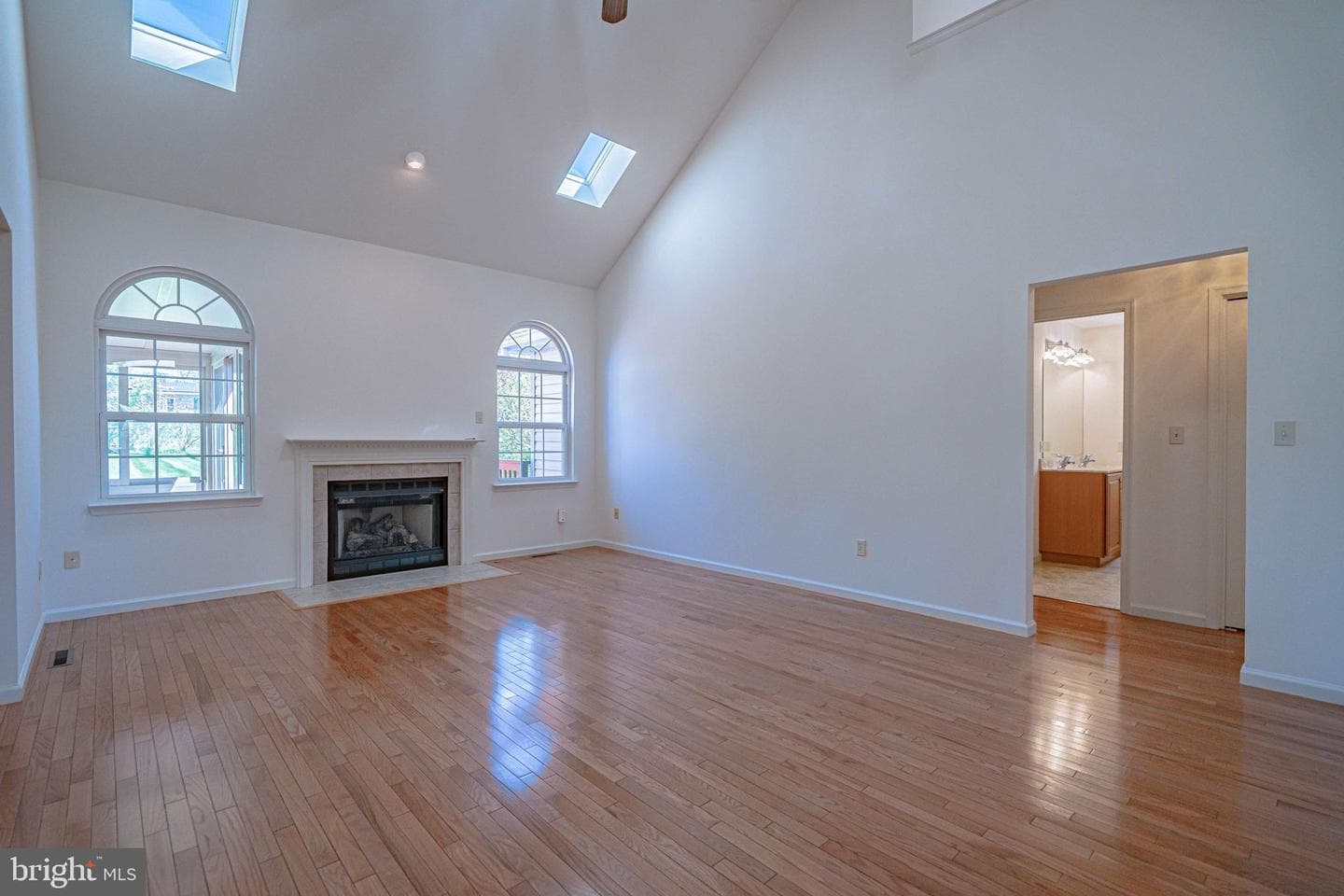 6039 Timberknoll Drive photo 3